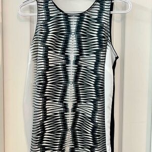 Kensie Black and White Patterned Tank Top PTP 17 length 25